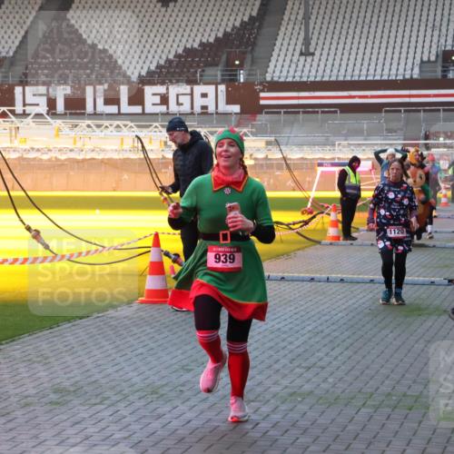 07.12.2025 - St. Pauli X-Mass-Run No. 15 Luisa Fischer http://msf.ph/oto/9376811 07.12.2025 09:59:35 Ziel 939, 1120, 655, 939, 1120, 1542, 2204, 2207, 2392, 2529, 2657, 3147, 3345 meine-sportfotos.de