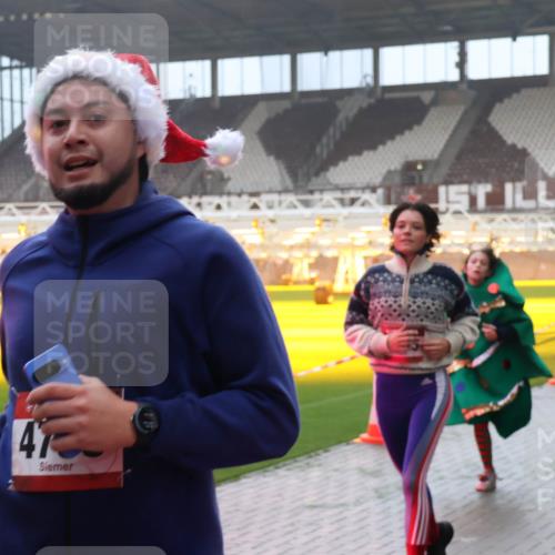 07.12.2025 - St. Pauli X-Mass-Run No. 15 Luisa Fischer http://msf.ph/oto/9376820 07.12.2025 10:24:17 Ziel 47, 638, 711, 897, 1104, 2603, 2634, 3539, 3644, 3649, 3887, 3890, 3968, 4043, 4139, 4144, 4145, 4203, 4377, 4378, 4479, 4549, 4765 meine-sportfotos.de