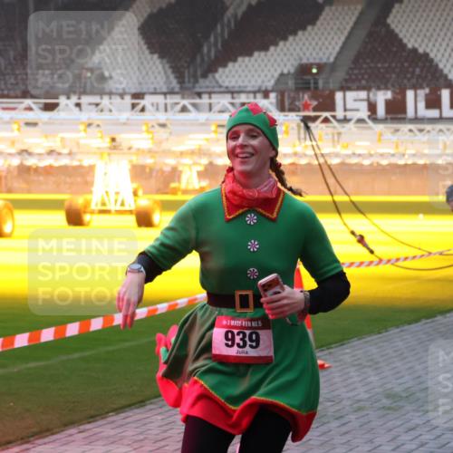 07.12.2025 - St. Pauli X-Mass-Run No. 15 Luisa Fischer http://msf.ph/oto/9376821 07.12.2025 09:59:36 Ziel 15, 939, 655, 939, 1120, 1542, 2204, 2207, 2529, 2657, 3147, 3345, 4029 meine-sportfotos.de