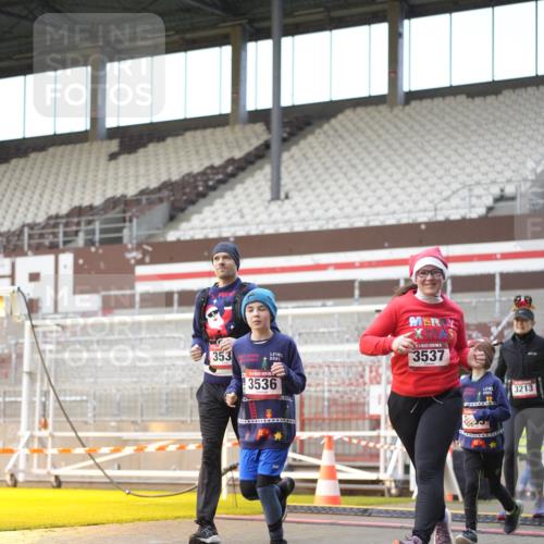 07.12.2025 - St. Pauli X-Mass-Run No. 15 Patografie http://msf.ph/oto/9376825 07.12.2025 10:06:21 Ziel 34, 187, 562, 893, 1119, 1369, 1479, 1480, 1832, 1937, 1946, 3213, 3232, 3534, 3535, 3536, 3537, 4459, 4657, 4665, 4670, 4672, 4676, 4677, 4736, 4739 meine-sportfotos.de