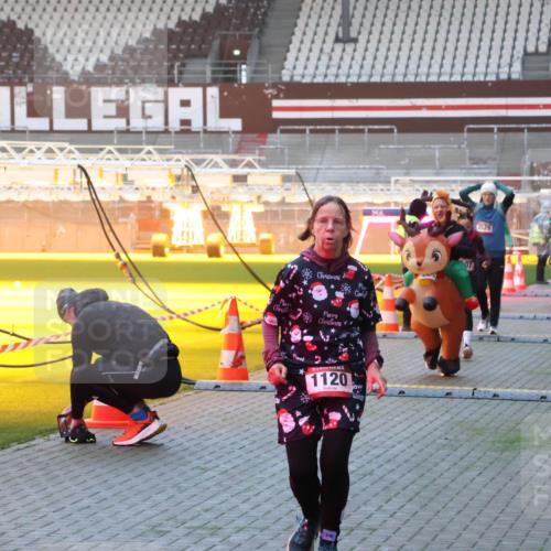 07.12.2025 - St. Pauli X-Mass-Run No. 15 Luisa Fischer http://msf.ph/oto/9376827 07.12.2025 09:59:38 Ziel 1120, 2520, 655, 939, 961, 1120, 1542, 2204, 2207, 2529, 2657, 3147, 3345, 4029 meine-sportfotos.de