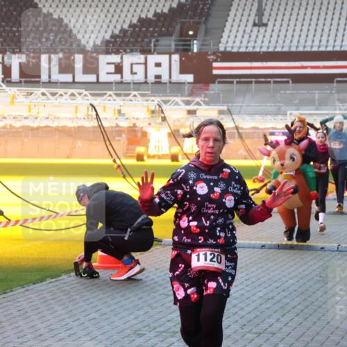 07.12.2025 - St. Pauli X-Mass-Run No. 15 Luisa Fischer http://msf.ph/oto/9376831 07.12.2025 09:59:38 Ziel 5, 1120, 2529, 655, 939, 961, 1120, 1542, 2204, 2207, 2529, 2657, 3147, 3345, 4029 meine-sportfotos.de