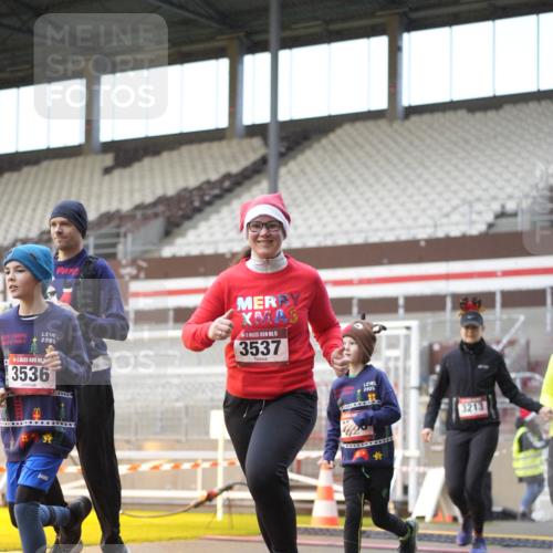 07.12.2025 - St. Pauli X-Mass-Run No. 15 Patografie http://msf.ph/oto/9376833 07.12.2025 10:06:22 Ziel 34, 187, 562, 893, 1119, 1369, 1479, 1480, 1832, 1937, 1946, 3213, 3232, 3534, 3535, 3536, 3537, 4459, 4657, 4665, 4672, 4677, 4736, 4739 meine-sportfotos.de