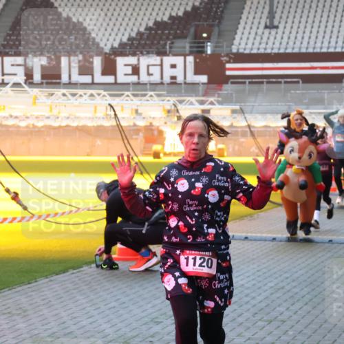 07.12.2025 - St. Pauli X-Mass-Run No. 15 Luisa Fischer http://msf.ph/oto/9376834 07.12.2025 09:59:39 Ziel 15, 1120, 07, 655, 939, 961, 1120, 2204, 2207, 2529, 2657, 3147, 3345, 4029 meine-sportfotos.de