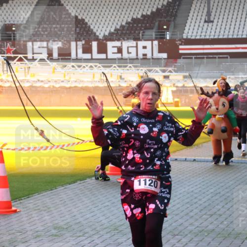 07.12.2025 - St. Pauli X-Mass-Run No. 15 Luisa Fischer http://msf.ph/oto/9376836 07.12.2025 09:59:39 Ziel 1120, 655, 939, 961, 1120, 2204, 2207, 2529, 2657, 3147, 3345, 4029 meine-sportfotos.de