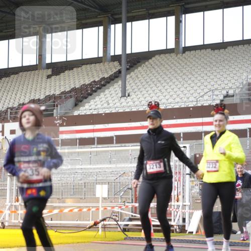 07.12.2025 - St. Pauli X-Mass-Run No. 15 Patografie http://msf.ph/oto/9376852 07.12.2025 10:06:22 Ziel 34, 187, 562, 893, 1119, 1369, 1479, 1480, 1832, 1937, 1946, 3213, 3232, 3534, 3535, 3536, 3537, 4459, 4657, 4665, 4672, 4677, 4736, 4739 meine-sportfotos.de