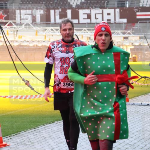 07.12.2025 - St. Pauli X-Mass-Run No. 15 Luisa Fischer http://msf.ph/oto/9376856 07.12.2025 10:24:34 Ziel 3968, 897, 711, 712, 897, 1104, 2603, 2634, 3968, 4040, 4043, 4122, 4139, 4140, 4144, 4203, 4377, 4378, 4479, 4689, 4692, 4694, 4765 meine-sportfotos.de