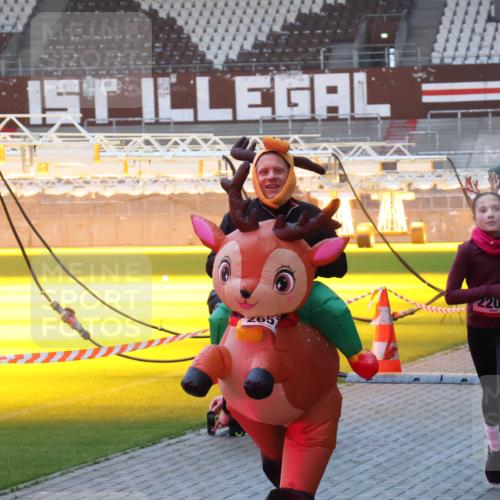 07.12.2025 - St. Pauli X-Mass-Run No. 15 Luisa Fischer http://msf.ph/oto/9376857 07.12.2025 09:59:42 Ziel 265, 2207, 2529, 488, 655, 939, 961, 1120, 2204, 2207, 2529, 2657, 3147, 3345, 4029, 4052, 4465 meine-sportfotos.de