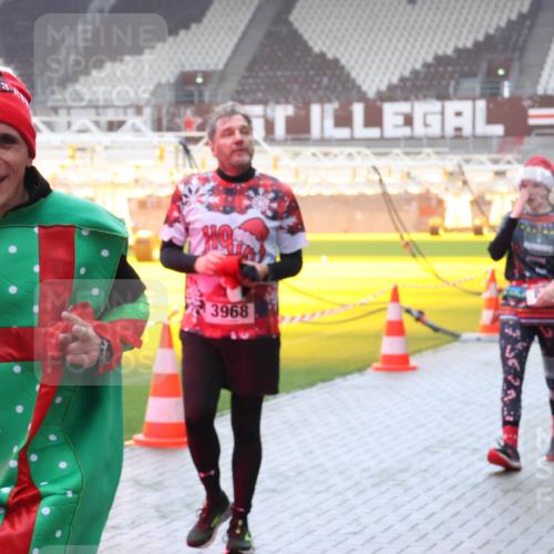 07.12.2025 - St. Pauli X-Mass-Run No. 15 Luisa Fischer http://msf.ph/oto/9376869 07.12.2025 10:24:35 Ziel 3968, 711, 712, 897, 1104, 2071, 2603, 2634, 3968, 4040, 4043, 4122, 4139, 4140, 4144, 4203, 4377, 4378, 4479, 4689, 4692, 4694, 4765 meine-sportfotos.de