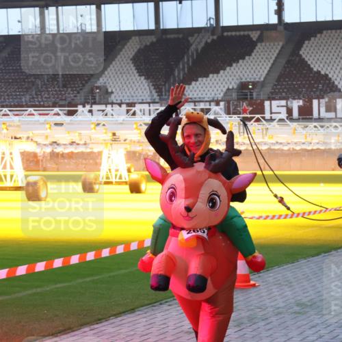 07.12.2025 - St. Pauli X-Mass-Run No. 15 Luisa Fischer http://msf.ph/oto/9376870 07.12.2025 09:59:44 Ziel 265, 1, 488, 939, 961, 1120, 1763, 2204, 2207, 2529, 2657, 3147, 3345, 3513, 4029, 4051, 4052, 4465 meine-sportfotos.de