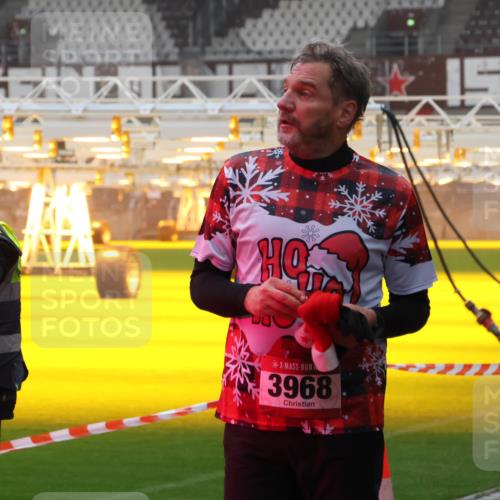 07.12.2025 - St. Pauli X-Mass-Run No. 15 Luisa Fischer http://msf.ph/oto/9376874 07.12.2025 10:24:36 Ziel 3968, 711, 712, 897, 1104, 2071, 2603, 2634, 3968, 4040, 4043, 4122, 4139, 4140, 4144, 4203, 4377, 4378, 4479, 4689, 4692, 4694, 4765 meine-sportfotos.de