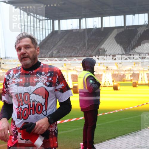 07.12.2025 - St. Pauli X-Mass-Run No. 15 Luisa Fischer http://msf.ph/oto/9376890 07.12.2025 10:24:39 Ziel 1061, 3, 897, 711, 712, 897, 1104, 1986, 2071, 2603, 2634, 3968, 4040, 4043, 4122, 4139, 4140, 4144, 4203, 4377, 4378, 4479, 4689, 4692, 4694, 4765 meine-sportfotos.de