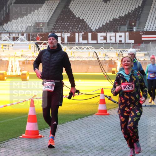 07.12.2025 - St. Pauli X-Mass-Run No. 15 Luisa Fischer http://msf.ph/oto/9376903 07.12.2025 09:59:49 Ziel 3405, 3405, 4029, 2204, 1465, 488, 910, 911, 939, 961, 1120, 1763, 2204, 2207, 2529, 2657, 3147, 3345, 3513, 4029, 4051, 4052, 4465 meine-sportfotos.de