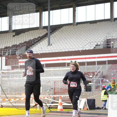 07.12.2025 - St. Pauli X-Mass-Run No. 15 Patografie http://msf.ph/oto/9376917 07.12.2025 10:06:32 Ziel 34, 150, 562, 1369, 1479, 1480, 1946, 3213, 3232, 3330, 3333, 3534, 3535, 3536, 3537, 3970, 3971, 4459 meine-sportfotos.de