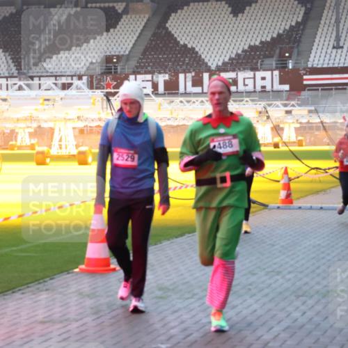 07.12.2025 - St. Pauli X-Mass-Run No. 15 Luisa Fischer http://msf.ph/oto/9376941 07.12.2025 09:59:54 Ziel 2529, 488, 4468, 488, 910, 911, 939, 961, 1120, 1763, 2186, 2204, 2207, 2529, 2657, 2729, 3147, 3345, 3513, 4029, 4051, 4052, 4465 meine-sportfotos.de