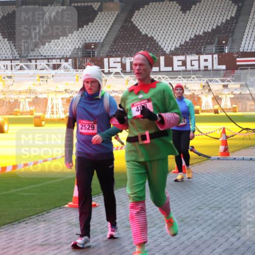 07.12.2025 - St. Pauli X-Mass-Run No. 15 Luisa Fischer http://msf.ph/oto/9376944 07.12.2025 09:59:54 Ziel 1, 2529, 488, 4465, 96, 3513, 488, 910, 911, 939, 961, 1120, 1763, 2186, 2204, 2207, 2529, 2657, 2729, 3147, 3345, 3513, 4029, 4051, 4052, 4465 meine-sportfotos.de