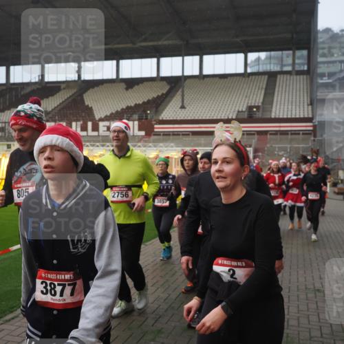 07.12.2025 - St. Pauli X-Mass-Run No. 15 Fabian Wolf http://msf.ph/oto/9376947 07.12.2025 10:06:02 Ziel 148, 180, 424, 468, 676, 805, 834, 1788, 1791, 2756, 2757, 2894, 2968, 3093, 3172, 3196, 3812, 3814, 3857, 3859, 3877, 4194, 4235, 4236, 4237, 4246, 4251 meine-sportfotos.de