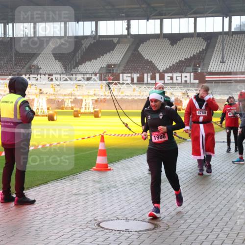 07.12.2025 - St. Pauli X-Mass-Run No. 15 Luisa Fischer http://msf.ph/oto/9376948 07.12.2025 10:25:04 Ziel 1986, 4780, 426, 4541, 712, 897, 915, 974, 1986, 2071, 3152, 4040, 4078, 4079, 4091, 4092, 4122, 4135, 4136, 4140, 4155, 4177, 4474, 4496, 4497, 4530, 4541, 4542, 4689, 4692, 4694, 4766, 4780, 4846 meine-sportfotos.de