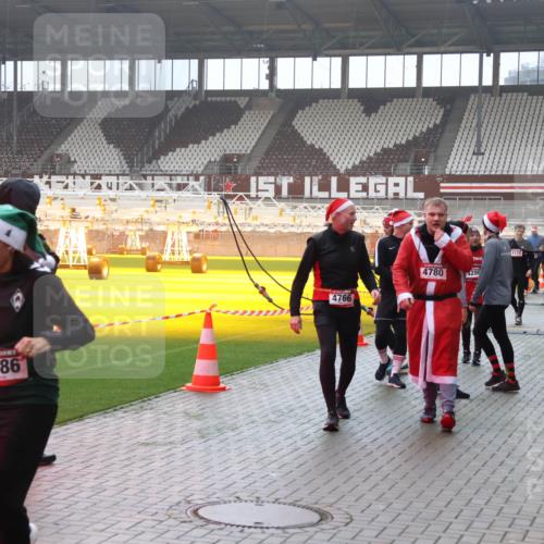 07.12.2025 - St. Pauli X-Mass-Run No. 15 Luisa Fischer http://msf.ph/oto/9376959 07.12.2025 10:25:05 Ziel 1986, 7, 4766, 4780, 4286, 4122, 4541, 712, 897, 915, 974, 1986, 2071, 3152, 4040, 4078, 4079, 4091, 4092, 4122, 4135, 4136, 4140, 4155, 4177, 4474, 4496, 4497, 4530, 4541, 4542, 4689, 4692, 4694, 4766, 4780, 4846 meine-sportfotos.de
