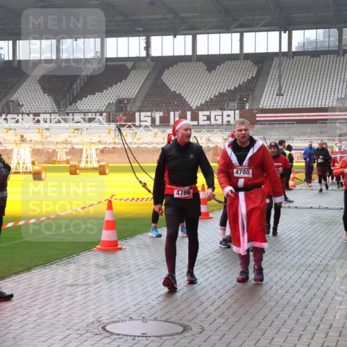 07.12.2025 - St. Pauli X-Mass-Run No. 15 Luisa Fischer http://msf.ph/oto/9376967 07.12.2025 10:25:06 Ziel 4766, 4541, 4780, 712, 915, 974, 1986, 2071, 3152, 4040, 4078, 4079, 4091, 4092, 4122, 4135, 4136, 4140, 4155, 4177, 4474, 4496, 4497, 4513, 4514, 4530, 4541, 4542, 4689, 4692, 4694, 4766, 4780, 4846 meine-sportfotos.de