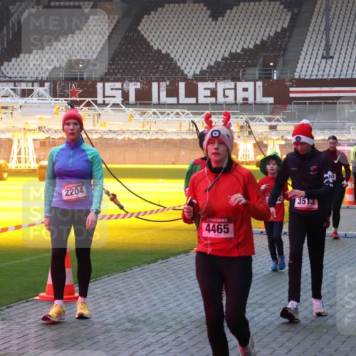 07.12.2025 - St. Pauli X-Mass-Run No. 15 Luisa Fischer http://msf.ph/oto/9376975 07.12.2025 09:59:58 Ziel 2204, 4465, 3513, 911, 488, 910, 911, 934, 939, 961, 1112, 1120, 1763, 2186, 2204, 2207, 2529, 2657, 2729, 2964, 3345, 3513, 4029, 4051, 4052, 4465 meine-sportfotos.de