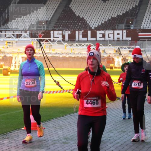 07.12.2025 - St. Pauli X-Mass-Run No. 15 Luisa Fischer http://msf.ph/oto/9376977 07.12.2025 09:59:58 Ziel 2204, 4465, 3513, 488, 910, 911, 934, 939, 961, 1112, 1120, 1763, 2186, 2204, 2207, 2529, 2657, 2729, 2964, 3345, 3513, 4029, 4051, 4052, 4465 meine-sportfotos.de