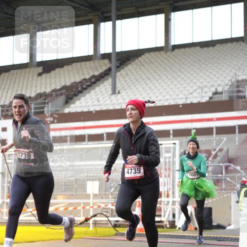 07.12.2025 - St. Pauli X-Mass-Run No. 15 Patografie http://msf.ph/oto/9376981 07.12.2025 10:06:41 Ziel 150, 217, 867, 1007, 1103, 2129, 3189, 3330, 3333, 3970, 3971, 4735, 4738 meine-sportfotos.de