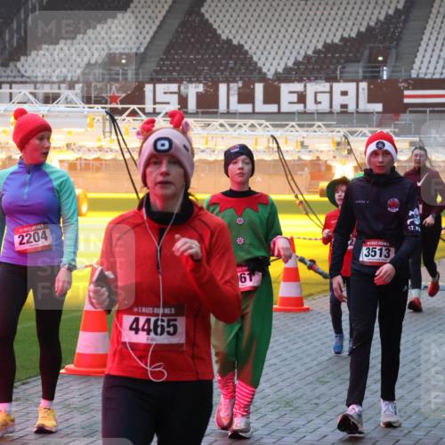 07.12.2025 - St. Pauli X-Mass-Run No. 15 Luisa Fischer http://msf.ph/oto/9376983 07.12.2025 09:59:59 Ziel 15, 2204, 15, 4465, 940, 3513, 488, 910, 911, 934, 939, 961, 1112, 1120, 1763, 2186, 2204, 2207, 2529, 2657, 2729, 2964, 3345, 3513, 4029, 4051, 4052, 4465 meine-sportfotos.de