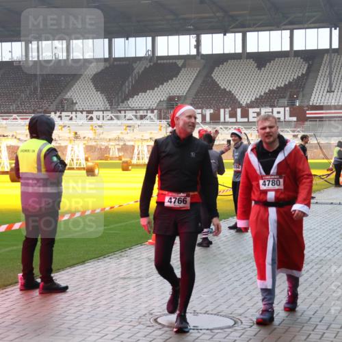 07.12.2025 - St. Pauli X-Mass-Run No. 15 Luisa Fischer http://msf.ph/oto/9376984 07.12.2025 10:25:08 Ziel 4766, 4694, 4780, 712, 915, 974, 1986, 2071, 3152, 4078, 4079, 4091, 4092, 4122, 4135, 4136, 4140, 4155, 4177, 4431, 4474, 4496, 4497, 4513, 4514, 4530, 4541, 4542, 4689, 4692, 4694, 4766, 4780, 4846 meine-sportfotos.de