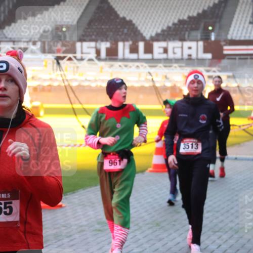 07.12.2025 - St. Pauli X-Mass-Run No. 15 Luisa Fischer http://msf.ph/oto/9376989 07.12.2025 09:59:59 Ziel 15, 4465, 961, 3513, 488, 910, 911, 934, 939, 961, 1112, 1120, 1763, 2186, 2204, 2207, 2529, 2657, 2729, 2964, 3345, 3513, 4029, 4051, 4052, 4465 meine-sportfotos.de