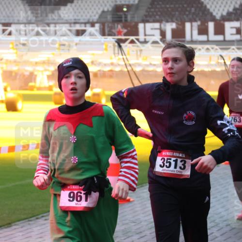 07.12.2025 - St. Pauli X-Mass-Run No. 15 Luisa Fischer http://msf.ph/oto/9376997 07.12.2025 10:00:02 Ziel 961, 1910, 15, 3513, 763, 488, 910, 911, 934, 939, 961, 1112, 1120, 1763, 2186, 2204, 2207, 2657, 2729, 2964, 3513, 4029, 4051, 4052, 4465 meine-sportfotos.de