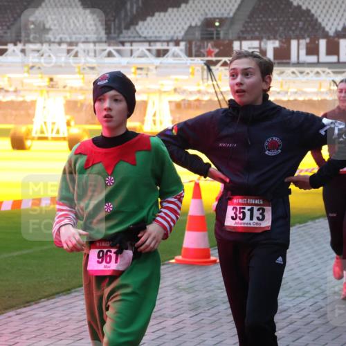 07.12.2025 - St. Pauli X-Mass-Run No. 15 Luisa Fischer http://msf.ph/oto/9377000 07.12.2025 10:00:02 Ziel 961, 15, 3513, 1910, 488, 910, 911, 934, 939, 961, 1112, 1120, 1763, 2186, 2204, 2207, 2657, 2729, 2964, 3513, 4029, 4051, 4052, 4465 meine-sportfotos.de