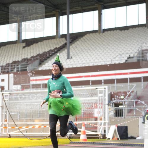 07.12.2025 - St. Pauli X-Mass-Run No. 15 Patografie http://msf.ph/oto/9377001 07.12.2025 10:06:42 Ziel 150, 217, 867, 1007, 1103, 1505, 2129, 3189, 3330, 3333, 3970, 3971, 4735, 4738 meine-sportfotos.de