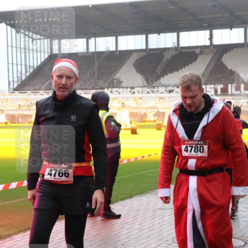 07.12.2025 - St. Pauli X-Mass-Run No. 15 Luisa Fischer http://msf.ph/oto/9377002 07.12.2025 10:25:10 Ziel 4766, 1, 40, 15, 4780, 712, 915, 974, 1986, 2071, 3152, 4078, 4079, 4091, 4092, 4122, 4135, 4136, 4140, 4155, 4177, 4431, 4474, 4496, 4497, 4513, 4514, 4530, 4541, 4542, 4689, 4692, 4694, 4766, 4780, 4846 meine-sportfotos.de