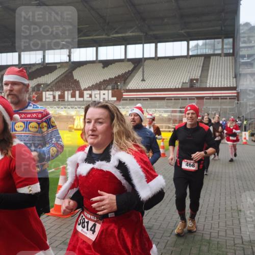 07.12.2025 - St. Pauli X-Mass-Run No. 15 Fabian Wolf http://msf.ph/oto/9377008 07.12.2025 10:06:05 Ziel 127, 148, 180, 424, 468, 676, 805, 834, 967, 969, 1788, 2756, 2757, 2894, 2968, 3093, 3172, 3196, 3812, 3814, 3857, 3859, 3877, 4235, 4236, 4237, 4246, 4251 meine-sportfotos.de