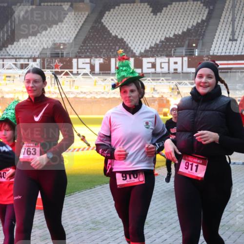 07.12.2025 - St. Pauli X-Mass-Run No. 15 Luisa Fischer http://msf.ph/oto/9377012 07.12.2025 10:00:04 Ziel 40, 163, 910, 15, 911, 2964, 2729, 405, 488, 910, 911, 934, 939, 961, 1112, 1120, 1763, 2186, 2204, 2207, 2657, 2729, 2964, 3513, 4029, 4051, 4052, 4465 meine-sportfotos.de