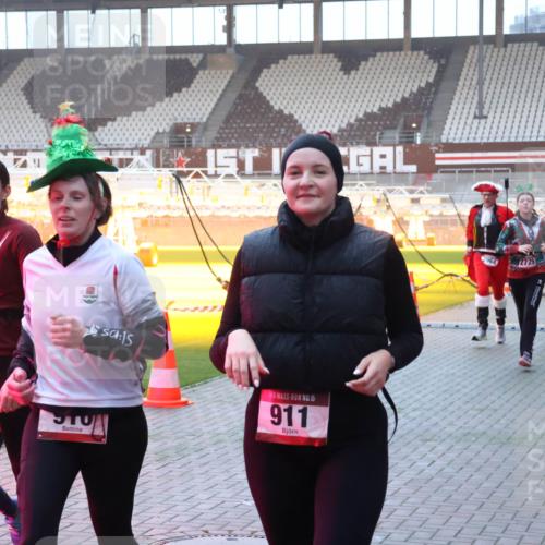 07.12.2025 - St. Pauli X-Mass-Run No. 15 Luisa Fischer http://msf.ph/oto/9377021 07.12.2025 10:00:05 Ziel 163, 15, 15, 911, 2729, 4051, 488, 910, 911, 934, 939, 961, 1112, 1120, 1763, 2186, 2204, 2207, 2657, 2729, 2964, 3513, 4029, 4051, 4052, 4465 meine-sportfotos.de