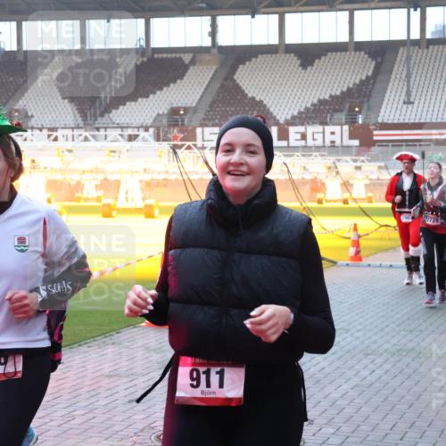 07.12.2025 - St. Pauli X-Mass-Run No. 15 Luisa Fischer http://msf.ph/oto/9377024 07.12.2025 10:00:06 Ziel 910, 911, 2964, 2729, 4051, 488, 910, 911, 934, 939, 961, 1112, 1120, 1763, 2186, 2204, 2207, 2657, 2729, 2964, 3513, 4029, 4051, 4052, 4465 meine-sportfotos.de