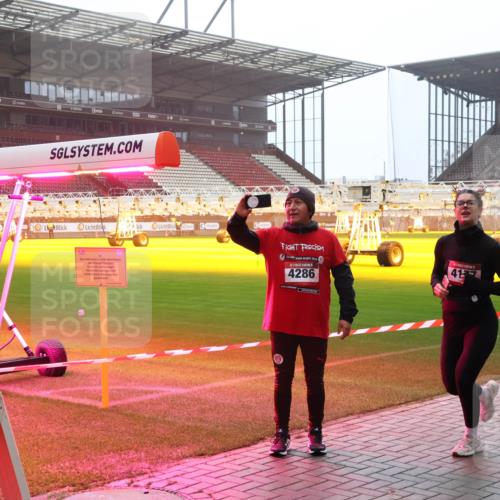 07.12.2025 - St. Pauli X-Mass-Run No. 15 Luisa Fischer http://msf.ph/oto/9377036 07.12.2025 10:25:22 Ziel 7824, 4286, 417, 915, 974, 1012, 1977, 1986, 1987, 1995, 2071, 3152, 3962, 4078, 4079, 4091, 4092, 4135, 4136, 4155, 4177, 4335, 4431, 4474, 4496, 4497, 4513, 4514, 4530, 4541, 4542, 4766, 4780, 4846 meine-sportfotos.de