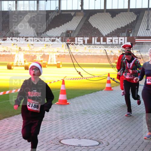 07.12.2025 - St. Pauli X-Mass-Run No. 15 Luisa Fischer http://msf.ph/oto/9377037 07.12.2025 10:00:07 Ziel 5, 2186, 2729, 4051, 488, 910, 911, 934, 939, 961, 1112, 1120, 1763, 2186, 2204, 2207, 2657, 2729, 2964, 3513, 4029, 4051, 4052, 4465 meine-sportfotos.de