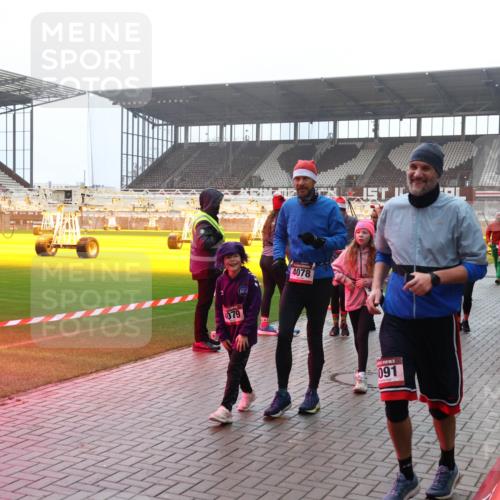 07.12.2025 - St. Pauli X-Mass-Run No. 15 Luisa Fischer http://msf.ph/oto/9377065 07.12.2025 10:25:25 Ziel 2024, 079, 4078, 091, 915, 974, 1012, 1977, 1986, 1987, 1995, 3152, 3962, 4078, 4079, 4091, 4092, 4135, 4136, 4155, 4177, 4201, 4204, 4335, 4431, 4474, 4496, 4497, 4513, 4514, 4530, 4541, 4542, 4766, 4780, 4846 meine-sportfotos.de