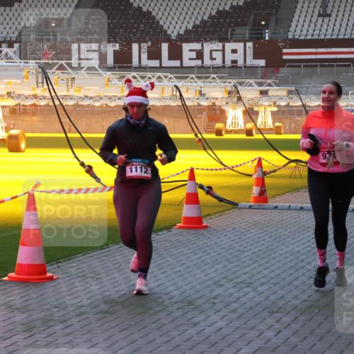 07.12.2025 - St. Pauli X-Mass-Run No. 15 Luisa Fischer http://msf.ph/oto/9377072 07.12.2025 10:00:13 Ziel 1112, 934, 488, 802, 910, 911, 934, 961, 1112, 1333, 1354, 1360, 1404, 1763, 2140, 2141, 2186, 2204, 2207, 2657, 2729, 2964, 3513, 4029, 4051, 4052, 4465 meine-sportfotos.de