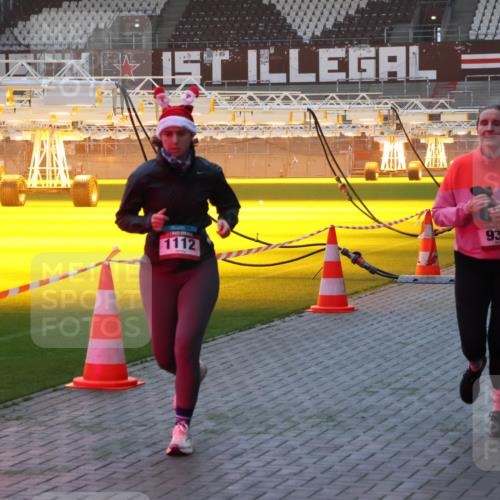 07.12.2025 - St. Pauli X-Mass-Run No. 15 Luisa Fischer http://msf.ph/oto/9377078 07.12.2025 10:00:13 Ziel 1112, 934, 488, 802, 910, 911, 934, 961, 1112, 1333, 1354, 1360, 1404, 1763, 2140, 2141, 2186, 2204, 2207, 2657, 2729, 2964, 3513, 4029, 4051, 4052, 4465 meine-sportfotos.de