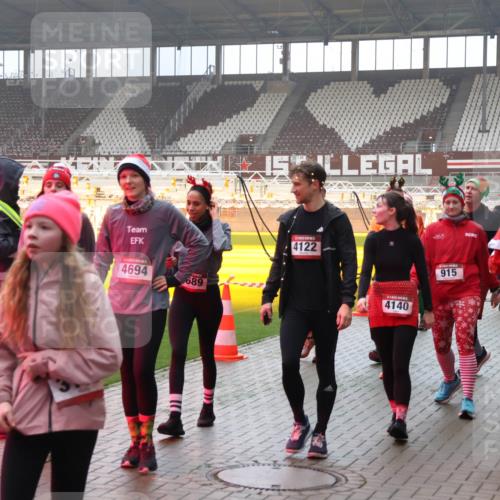 07.12.2025 - St. Pauli X-Mass-Run No. 15 Luisa Fischer http://msf.ph/oto/9377087 07.12.2025 10:25:27 Ziel 4694, 689, 4122, 4140, 915, 915, 974, 1012, 1977, 1987, 1995, 3152, 3962, 4078, 4079, 4091, 4092, 4118, 4119, 4121, 4135, 4136, 4155, 4177, 4201, 4204, 4284, 4335, 4431, 4474, 4496, 4497, 4513, 4514, 4530, 4541, 4542, 4766, 4780, 4846 meine-sportfotos.de