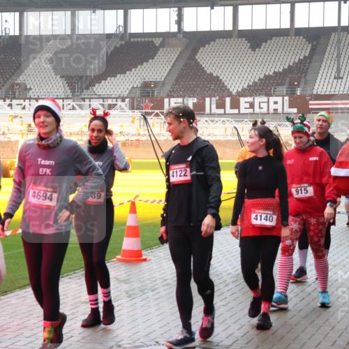07.12.2025 - St. Pauli X-Mass-Run No. 15 Luisa Fischer http://msf.ph/oto/9377089 07.12.2025 10:25:28 Ziel 3104, 4694, 89, 4122, 4140, 915, 915, 974, 1012, 1977, 1987, 1995, 3152, 3962, 4078, 4079, 4091, 4092, 4118, 4119, 4121, 4135, 4136, 4155, 4177, 4201, 4204, 4284, 4335, 4431, 4474, 4482, 4485, 4496, 4497, 4513, 4514, 4530, 4541, 4542, 4766, 4780, 4846 meine-sportfotos.de