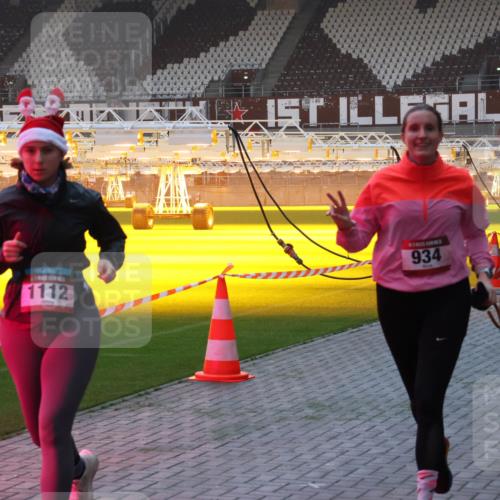 07.12.2025 - St. Pauli X-Mass-Run No. 15 Luisa Fischer http://msf.ph/oto/9377090 07.12.2025 10:00:15 Ziel 1112, 934, 488, 802, 910, 911, 934, 961, 1112, 1333, 1354, 1360, 1404, 1763, 2140, 2141, 2186, 2204, 2207, 2729, 2964, 3513, 4029, 4051, 4052, 4465 meine-sportfotos.de