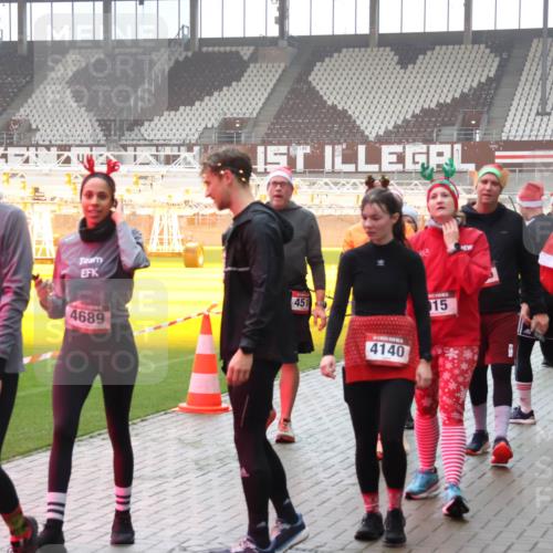 07.12.2025 - St. Pauli X-Mass-Run No. 15 Luisa Fischer http://msf.ph/oto/9377095 07.12.2025 10:25:28 Ziel 4694, 4689, 451, 4140, 15, 915, 974, 1012, 1977, 1987, 1995, 3152, 3962, 4078, 4079, 4091, 4092, 4118, 4119, 4121, 4135, 4136, 4155, 4177, 4201, 4204, 4284, 4335, 4431, 4474, 4482, 4485, 4496, 4497, 4513, 4514, 4530, 4541, 4542, 4766, 4780, 4846 meine-sportfotos.de