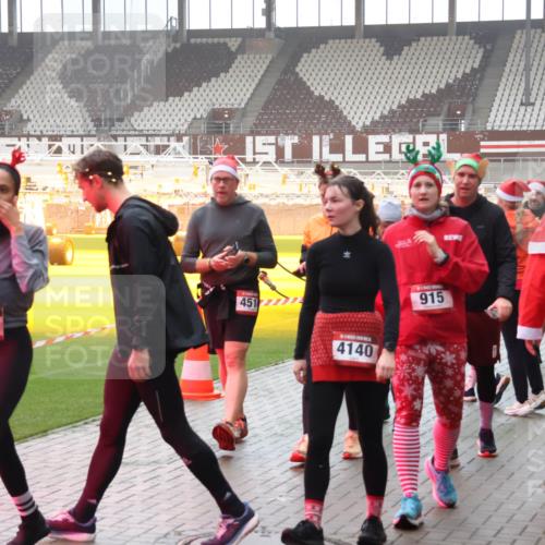 07.12.2025 - St. Pauli X-Mass-Run No. 15 Luisa Fischer http://msf.ph/oto/9377100 07.12.2025 10:25:29 Ziel 4517, 4689, 4140, 915, 915, 974, 1012, 1247, 1977, 1987, 1995, 3152, 3962, 4078, 4079, 4091, 4092, 4118, 4119, 4121, 4135, 4136, 4155, 4177, 4201, 4204, 4284, 4335, 4431, 4445, 4474, 4482, 4485, 4496, 4497, 4513, 4514, 4530, 4541, 4542, 4766, 4780, 4846 meine-sportfotos.de