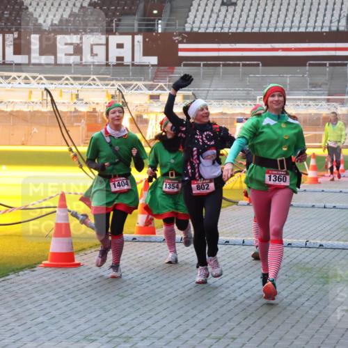07.12.2025 - St. Pauli X-Mass-Run No. 15 Luisa Fischer http://msf.ph/oto/9377109 07.12.2025 10:00:28 Ziel 1404, 1354, 802, 1360, 488, 802, 910, 911, 934, 1112, 1333, 1354, 1360, 1404, 1763, 2140, 2141, 2186, 2729, 2964, 3336, 3513, 4051, 4052, 4129, 4465 meine-sportfotos.de