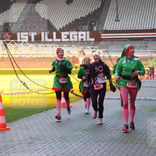 07.12.2025 - St. Pauli X-Mass-Run No. 15 Luisa Fischer http://msf.ph/oto/9377118 07.12.2025 10:00:29 Ziel 1404, 13, 802, 1360, 04, 488, 802, 910, 911, 934, 1112, 1333, 1354, 1360, 1404, 1763, 2140, 2141, 2186, 2729, 2964, 3336, 3513, 4051, 4052, 4129, 4465 meine-sportfotos.de